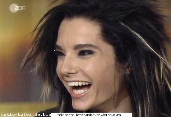 Ce iti place la Bill? - Ochii,buzele,zambetul.....tot.....e k raiul pe - Bill Kaulitz