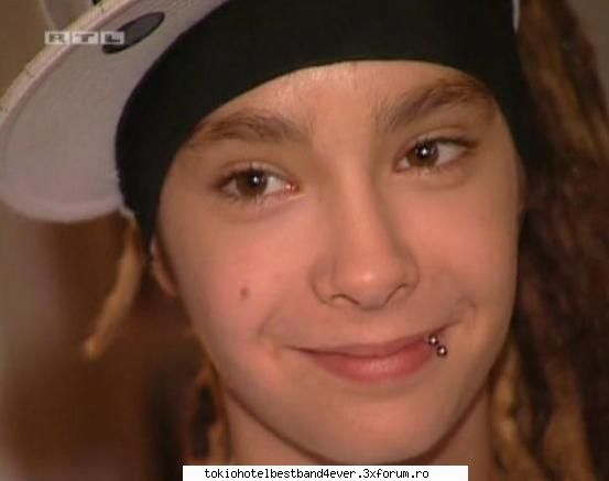 ce va place la tom kaulitz - pey in special imi plac ochisori lui (mama zice k - Tom Kaulitz